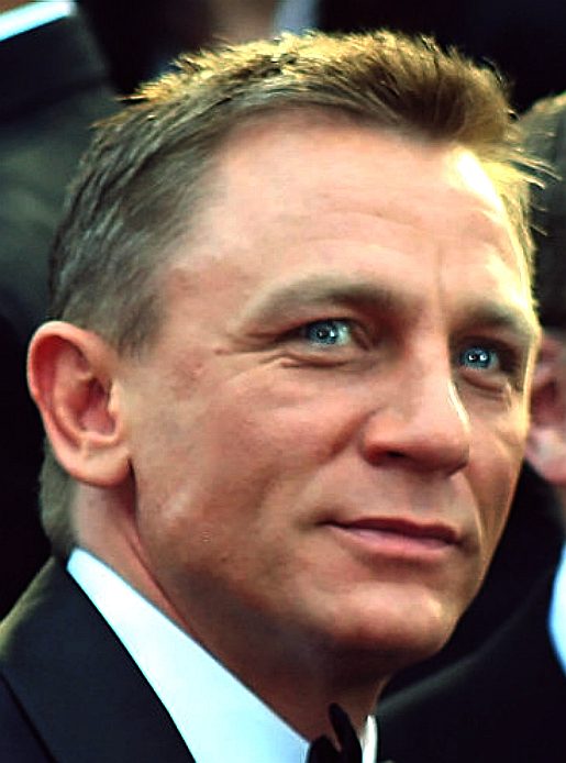 Daniel Craig all gelled up