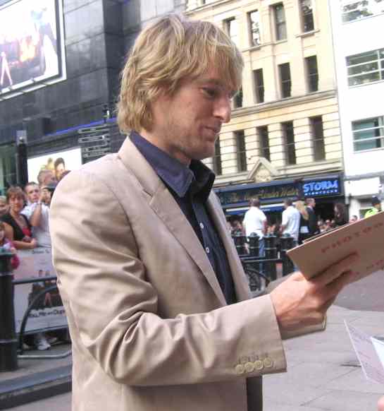 Owen Wilson and crowds premiere