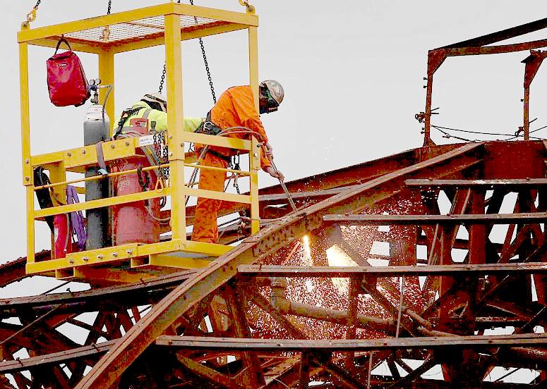 Taking down Eastbourne pier with gas cutting torches